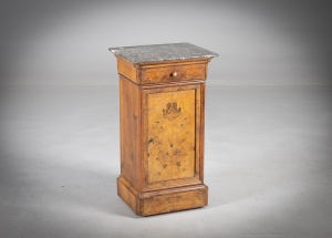 картинка Антикварный комод с мраморной столешницей, декорированный маркетри салоне старинных вещей "Шебби" являющийся официальным дистрибьютором в России и Беларуси