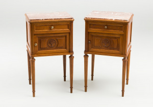 картинка Антикварные прикроватные тумбочки (2 шт.) салоне старинных вещей "Шебби" являющийся официальным дистрибьютором в России и Беларуси