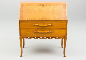 картинка Cтаринный секретер салоне старинных вещей "Шебби" являющийся официальным дистрибьютором в России и Беларуси