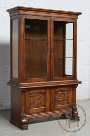 Старинная дубовая витрина с объемной резьбой код. BE4097376