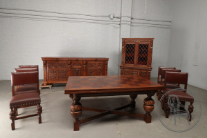 картинка Антикварный столовый гарнитур в стиле Тюдор салоне старинных вещей "Шебби" являющийся официальным дистрибьютором в России и Беларуси