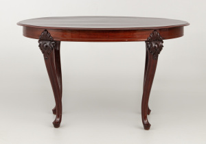 картинка Старинный столик салоне старинных вещей "Шебби" являющийся официальным дистрибьютором в России и Беларуси