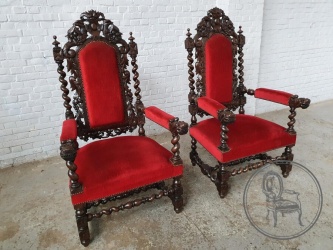 Антикварное кресло в охотничьем стиле с резьбой в виде дубовых листьев и звериными головами на подлокотниках код. BE4096805