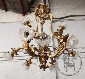 картинка Антикварная бронзовая люстра салоне старинных вещей "Шебби" являющийся официальным дистрибьютором в России и Беларуси