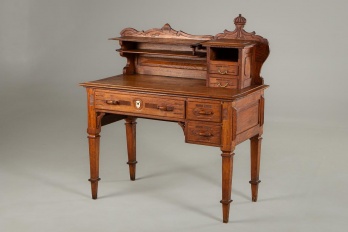 Антикварный письменный стол с художественной резьбой код. RM4105741