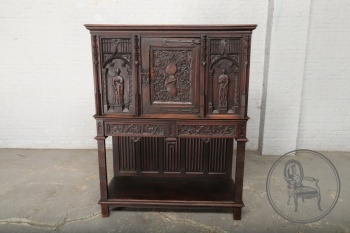 Антикварный резной поставец в готическом стиле код. BE4097522