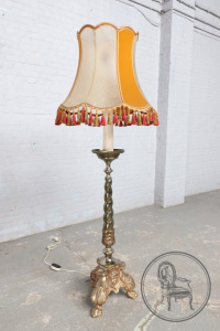 картинка Старинный торшер салоне старинных вещей "Шебби" являющийся официальным дистрибьютором в России и Беларуси