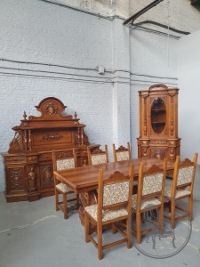 картинка Старинный итальянский комплект для столовой салоне старинных вещей "Шебби" являющийся официальным дистрибьютором в России и Беларуси