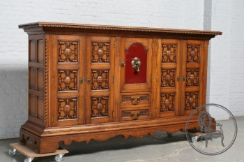 Антикварный высокий комод в испанском стиле с вставкой из красной кожи код.&nbsp;BE4165577