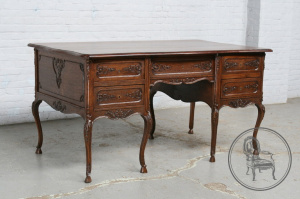 картинка Антикварный письменный стол, стул и кресло салоне старинных вещей "Шебби" являющийся официальным дистрибьютором в России и Беларуси