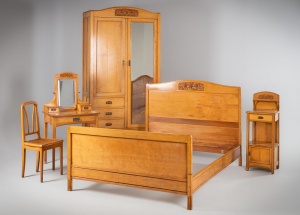 картинка Антикварный комплект для спальни из бука в стиле модерн салоне старинных вещей "Шебби" являющийся официальным дистрибьютором в России и Беларуси