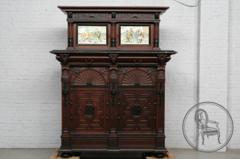 Антикварный буфет из ореха с росписью на верхних филенках код. BE107564