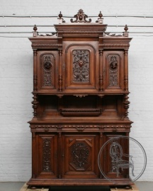 Антикварный резной ореховый буфет код. BE4097385