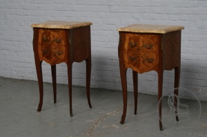 картинка Пара старинных тумбочек из палисандра с маркетри салоне старинных вещей "Шебби" являющийся официальным дистрибьютором в России и Беларуси