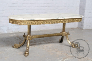 картинка Старинный кофейный столик салоне старинных вещей "Шебби" являющийся официальным дистрибьютором в России и Беларуси