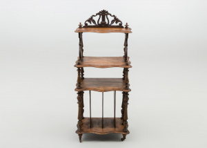 картинка Антикварная этажерка салоне старинных вещей "Шебби" являющийся официальным дистрибьютором в России и Беларуси