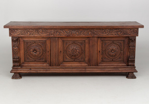 картинка Антикварный комод салоне старинных вещей "Шебби" являющийся официальным дистрибьютором в России и Беларуси