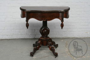 картинка Антикварный игровой столик с зеленым сукном салоне старинных вещей "Шебби" являющийся официальным дистрибьютором в России и Беларуси