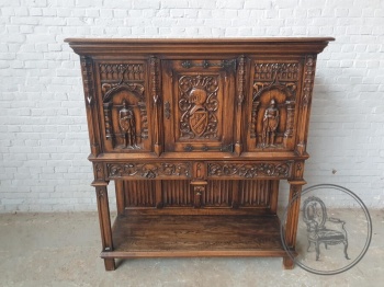 Антикварный дубовый высокий комод в готическом стиле код. BE4165145