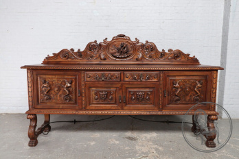 Старинный комод из ореха с маскаронами и сюжетной резьбой на мифологические темы код. BE107452