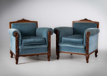 Старинные кресла (2 шт.), декорированные резьбой с цветочным орнаментом код. RM4165493