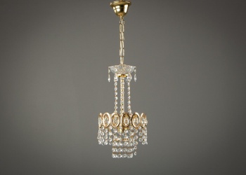 Старинная люстра с каркасом из латуни и подвесками в форме кристаллов код.&nbsp;RM4114806