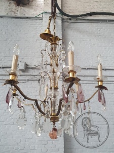 картинка Антикварная люстра из бронзы с цветными подвесками салоне старинных вещей "Шебби" являющийся официальным дистрибьютором в России и Беларуси