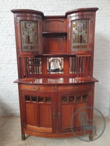 картинка Антикварный буфет в стиле ар-деко с витражами салоне старинных вещей "Шебби" являющийся официальным дистрибьютором в России и Беларуси