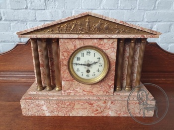 Антикварные каминные часы из розового мрамора код. BE4097696