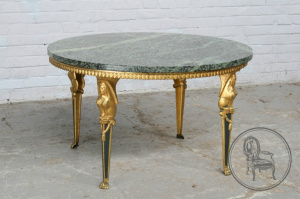 картинка Старинный кофейный столик салоне старинных вещей "Шебби" являющийся официальным дистрибьютором в России и Беларуси