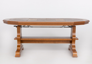 картинка Старинный столик салоне старинных вещей "Шебби" являющийся официальным дистрибьютором в России и Беларуси