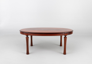 картинка Старинный столик салоне старинных вещей "Шебби" являющийся официальным дистрибьютором в России и Беларуси