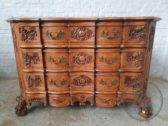 Старинный комод с резным волнистым фасадом код. BE4105087