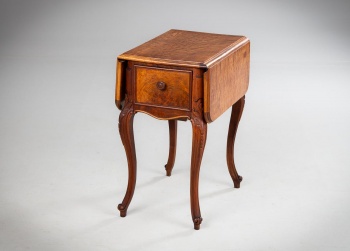 Антикварный изящный комод на ножках-кабриоль в стиле Людовика XV код.&nbsp;RM4134282