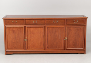 картинка Старинный комод салоне старинных вещей "Шебби" являющийся официальным дистрибьютором в России и Беларуси