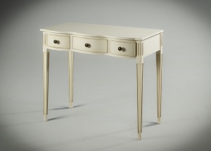 картинка Старинная консоль из красного дерева салоне старинных вещей "Шебби" являющийся официальным дистрибьютором в России и Беларуси