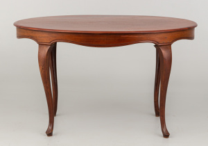 картинка Старинный стол салоне старинных вещей "Шебби" являющийся официальным дистрибьютором в России и Беларуси