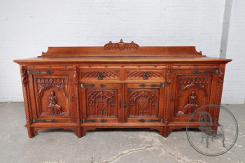 Антикварный комод из дуба с резьбой в готическом стиле код. BE35644