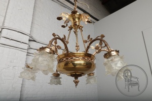 картинка Старинная люстра салоне старинных вещей "Шебби" являющийся официальным дистрибьютором в России и Беларуси