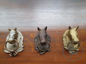 Антикварные дверные молотки (кнокеры) в форме лошадиных голов код. BE4097698