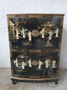 картинка Старинный расписной комод салоне старинных вещей "Шебби" являющийся официальным дистрибьютором в России и Беларуси