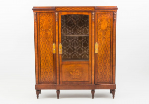 картинка Старинный книжный шкаф салоне старинных вещей "Шебби" являющийся официальным дистрибьютором в России и Беларуси