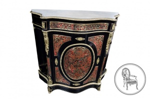 картинка Антикварный комод в стиле Буль с отделкой из бронзы и черепахи салоне старинных вещей "Шебби" являющийся официальным дистрибьютором в России и Беларуси