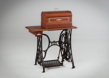 Антикварная швейная машина Husqvarna код.&nbsp;RM4154687