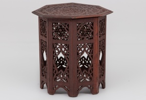 картинка Старинный столик из тика в ориентальном стиле салоне старинных вещей "Шебби" являющийся официальным дистрибьютором в России и Беларуси