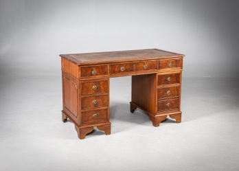 Старинный английский двухтумбовый письменный стол (pedestal desk) в викторианском стиле код. RM4165880