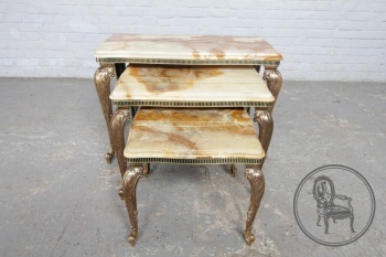 Старинный набор из столиков (3 шт.) с изогнутими ножками код.&nbsp;BE4165785