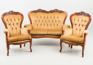 картинка Старинный комплект мягкой мебели салоне старинных вещей "Шебби" являющийся официальным дистрибьютором в России и Беларуси