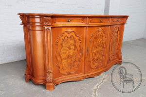 картинка Старинный комод салоне старинных вещей "Шебби" являющийся официальным дистрибьютором в России и Беларуси