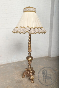 картинка Старинный торшер салоне старинных вещей "Шебби" являющийся официальным дистрибьютором в России и Беларуси